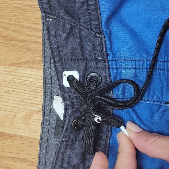 Men's Rip Curl Swim Trunks Size 28 - Picture 2 of 6